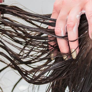 Hairdresser encouraging new hair growth and stimulate the scalp with MUVO Deep Cleansing Shampoo